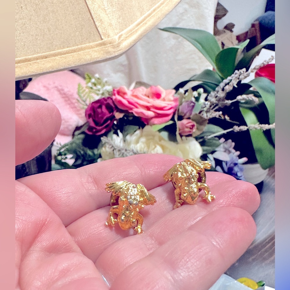 🐸X2 VTG Antique Tiny Gold Tone Frogs Fashion Pins Brooches
